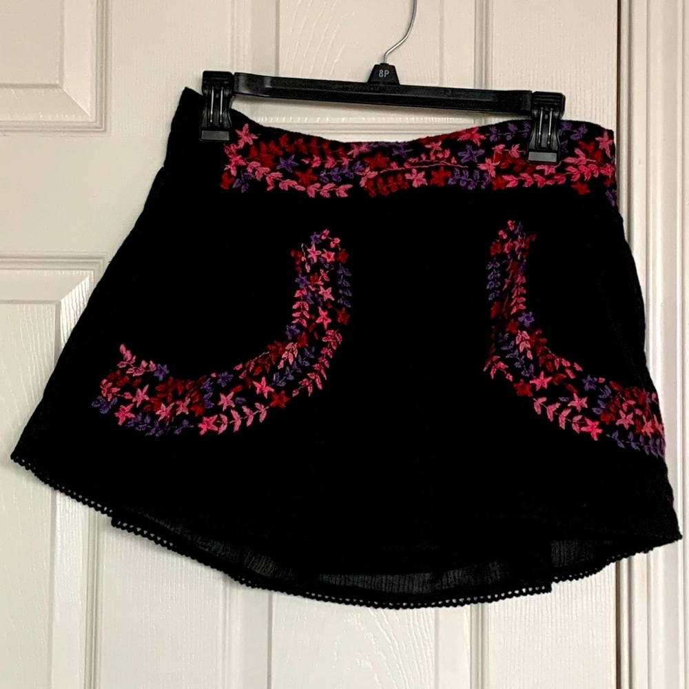Embroidered mini skirt